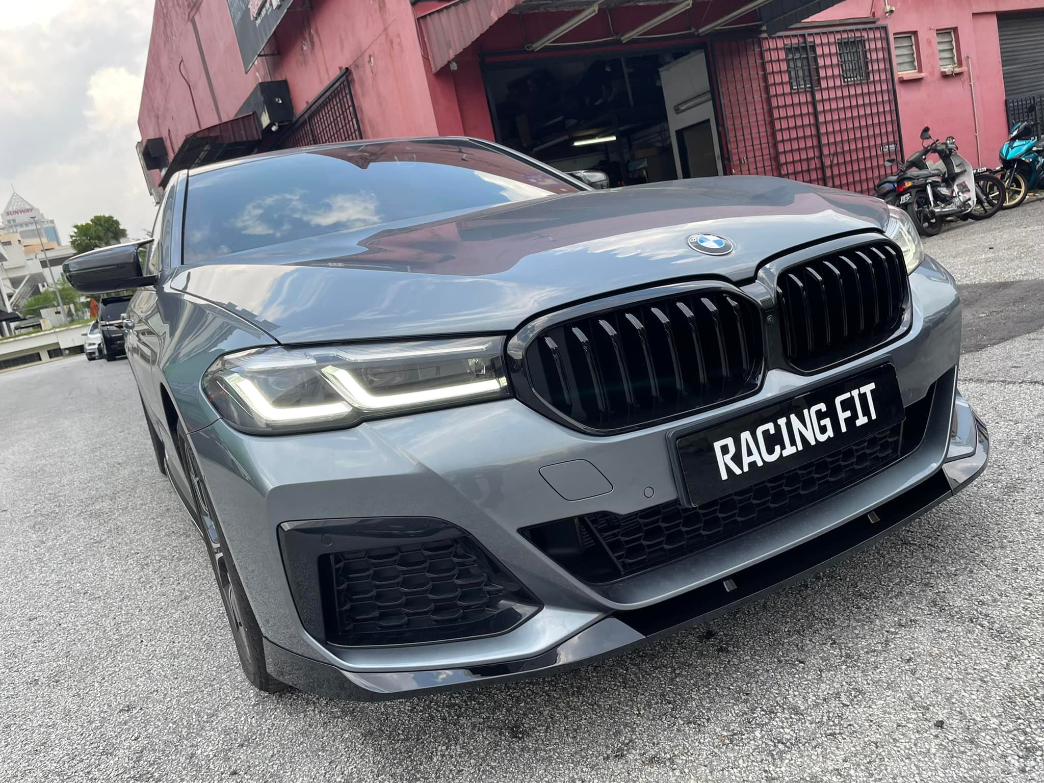 BMW G30 5 SERIES FACELIFT LCI M PERFORMANCE BODYKIT 